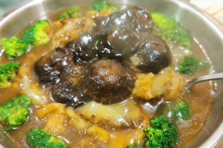 Sea Cucumber with Fish Maw & Mushroom